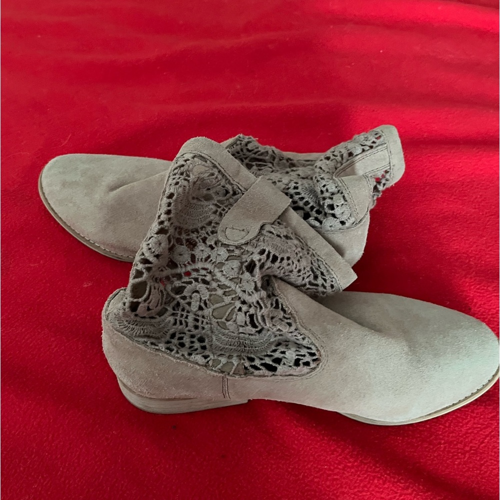 ZIGI Woman Lace Booties-SIZE 8